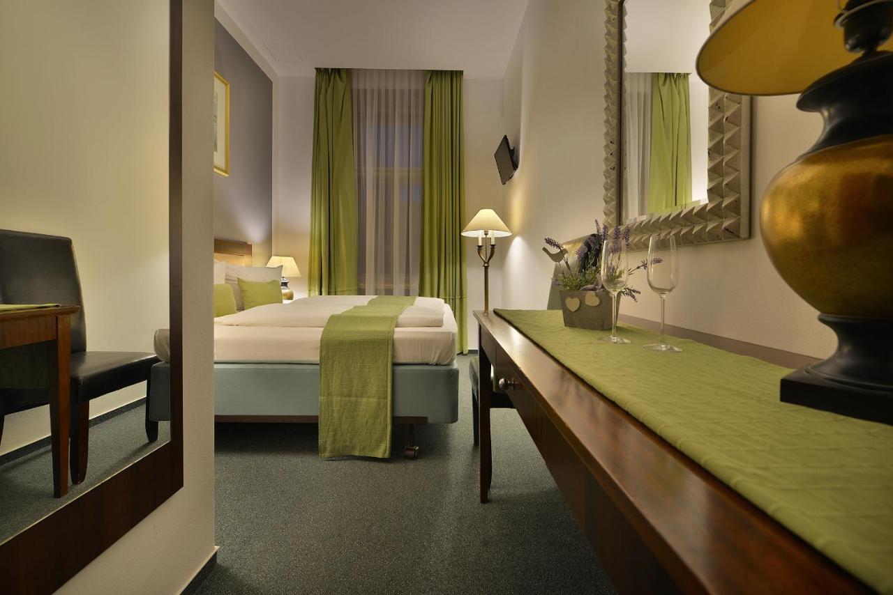 Hotel Season Three Stars Prag